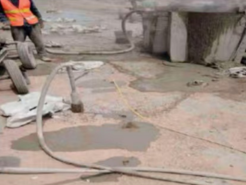 灵寿水泥混凝土路面板底注浆技术 路面脱空注浆整治方案