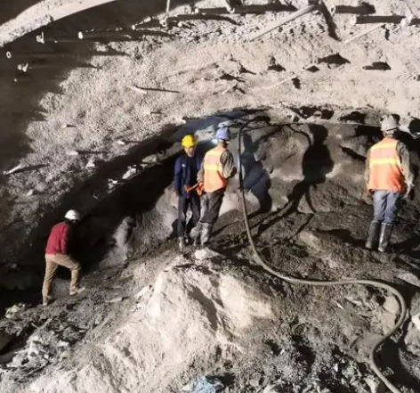 灵寿拱顶带模注浆料的施工流程及注意事项